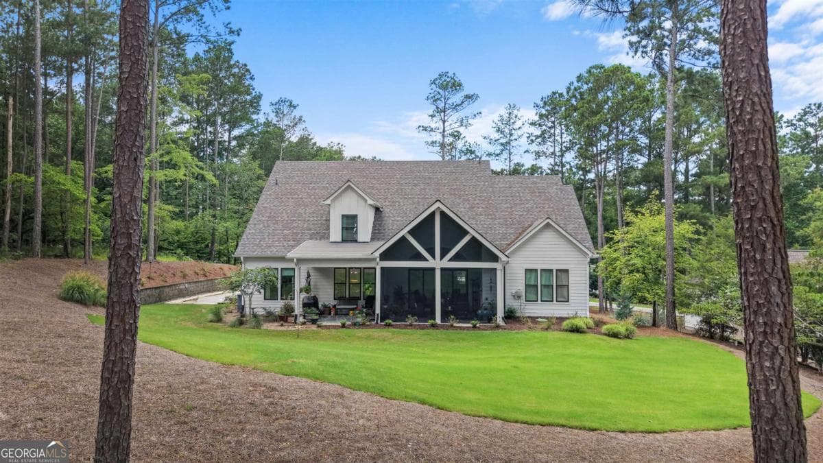 5 bedroom, 4 bathroom, 3,729 sq ft single family residence for sale at 2300 Club Drive, Greensboro, GA 30642 — photo 4