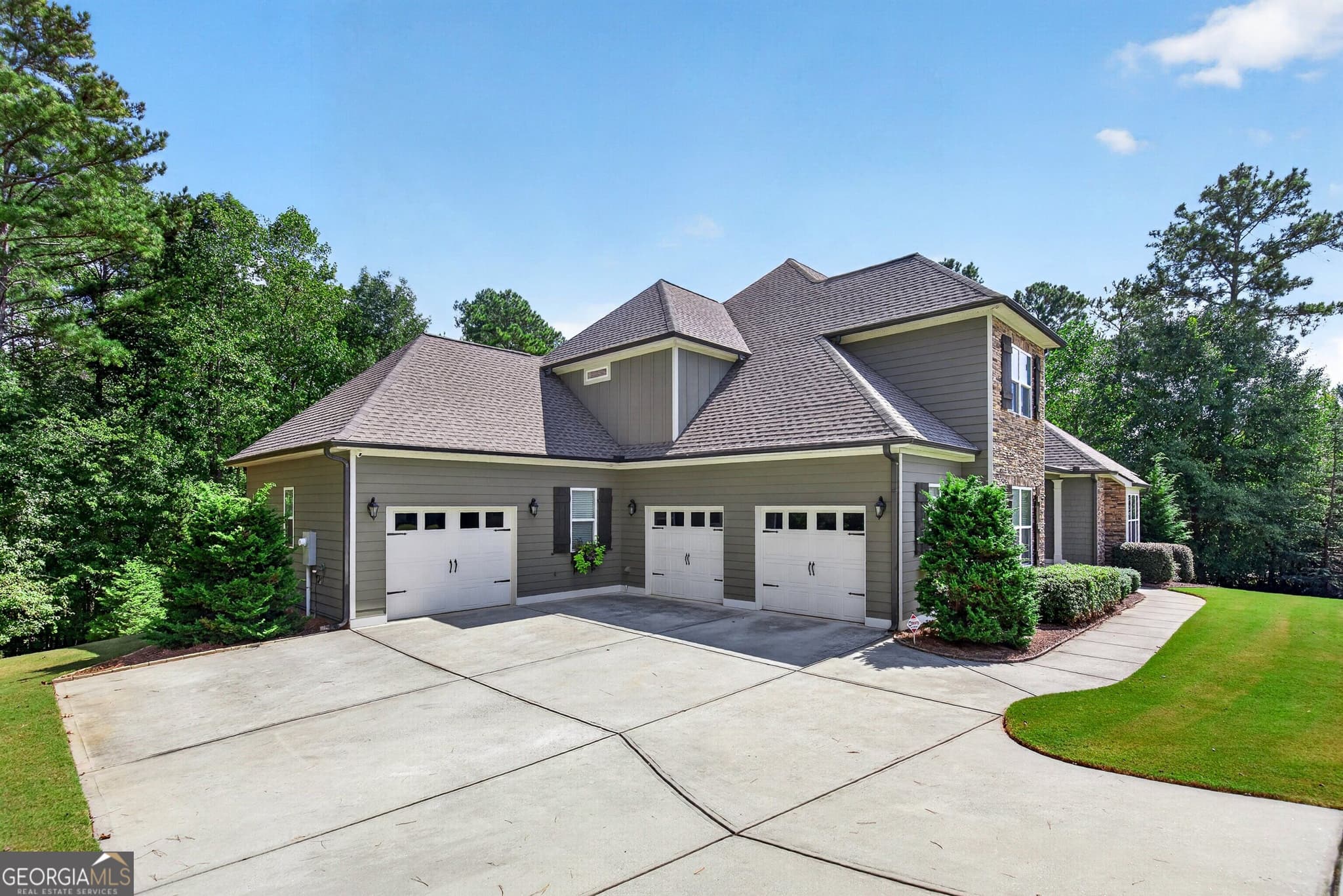 7 bedroom, 5.5 bathroom, 5,198 sq ft single family residence for sale at 122 Brook Trail, Newnan, GA 30265 — photo 7