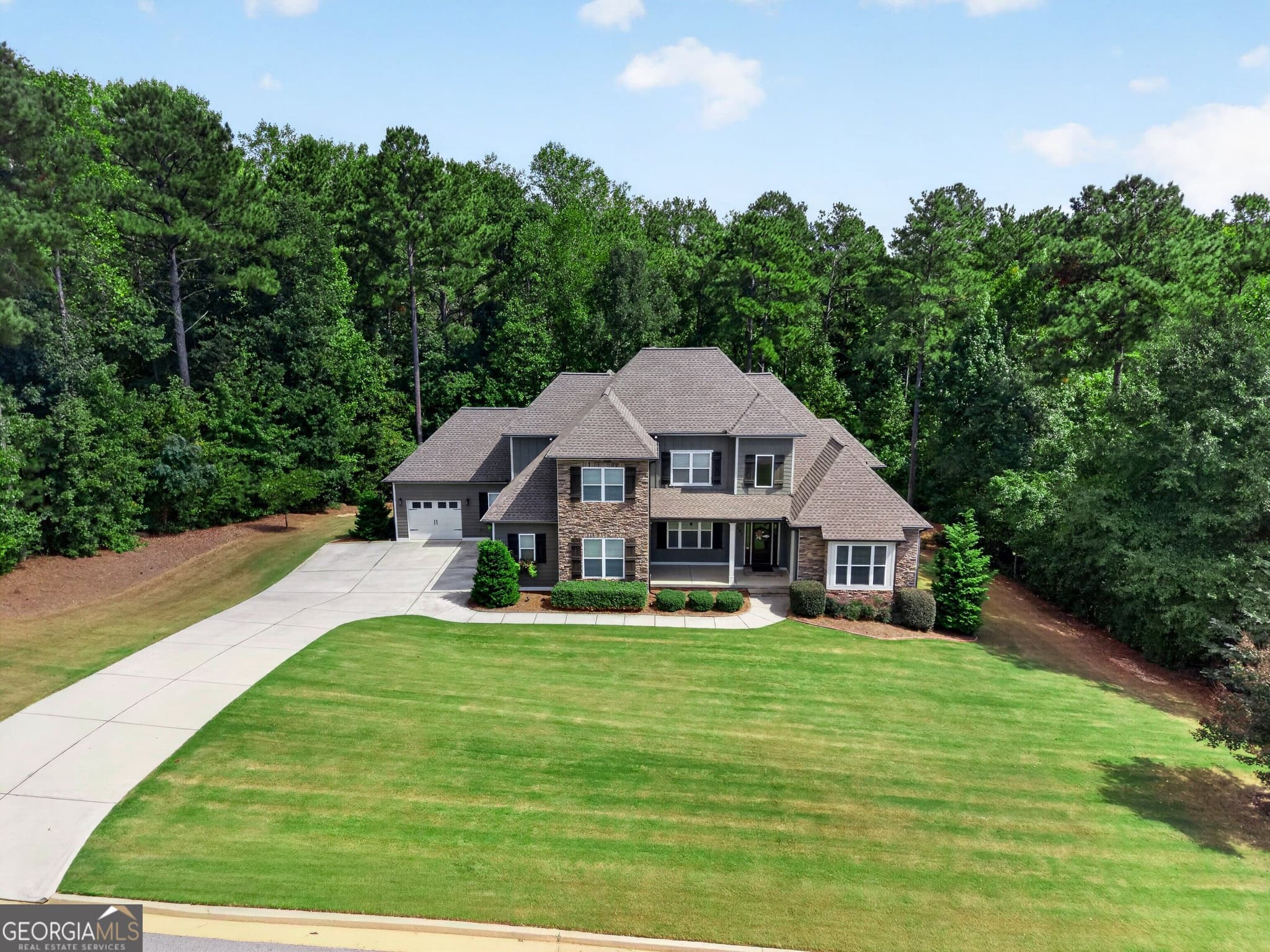 7 bedroom, 5.5 bathroom, 5,198 sq ft single family residence for sale at 122 Brook Trail, Newnan, GA 30265 — photo 3
