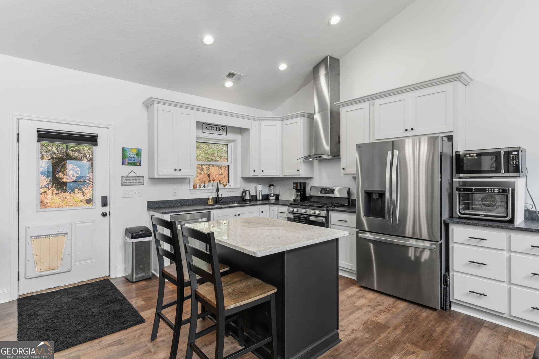 3 bedroom, 3 bathroom, 2,400 sq ft single family residence for sale at 579 Overlook Circle, Young Harris, GA 30582 — photo 7