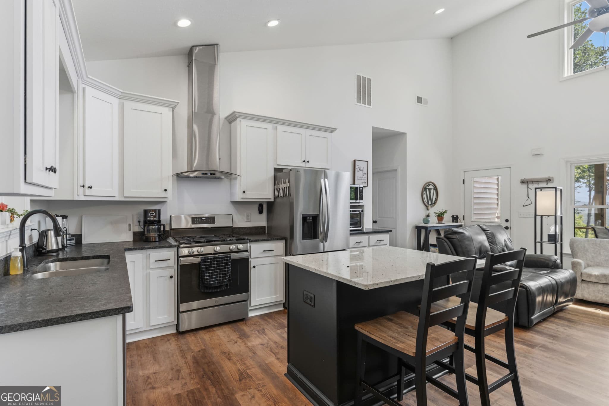 3 bedroom, 3 bathroom, 2,400 sq ft single family residence for sale at 579 Overlook Circle, Young Harris, GA 30582 — photo 5