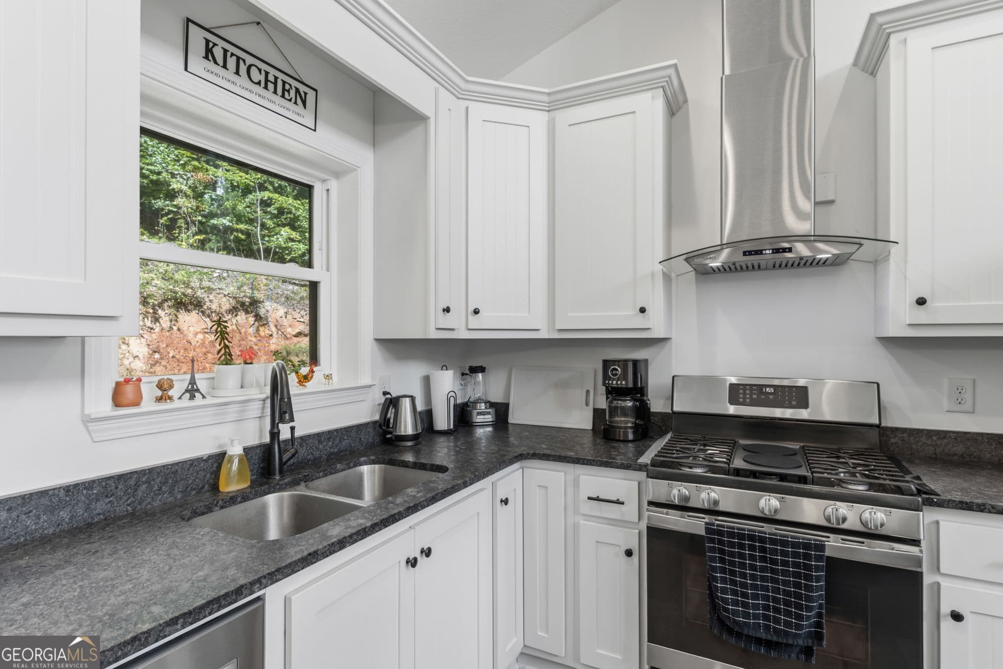 3 bedroom, 3 bathroom, 2,400 sq ft single family residence for sale at 579 Overlook Circle, Young Harris, GA 30582 — photo 9