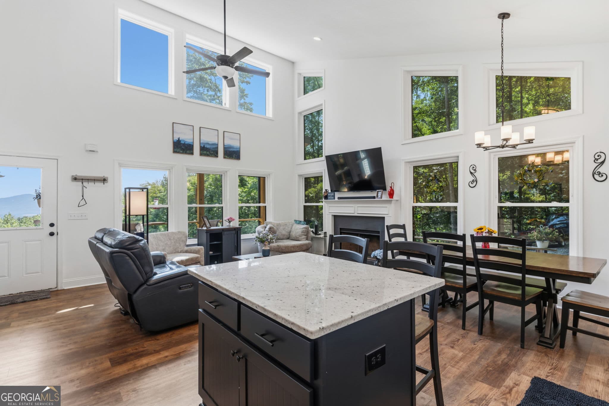 3 bedroom, 3 bathroom, 2,400 sq ft single family residence for sale at 579 Overlook Circle, Young Harris, GA 30582 — photo 10