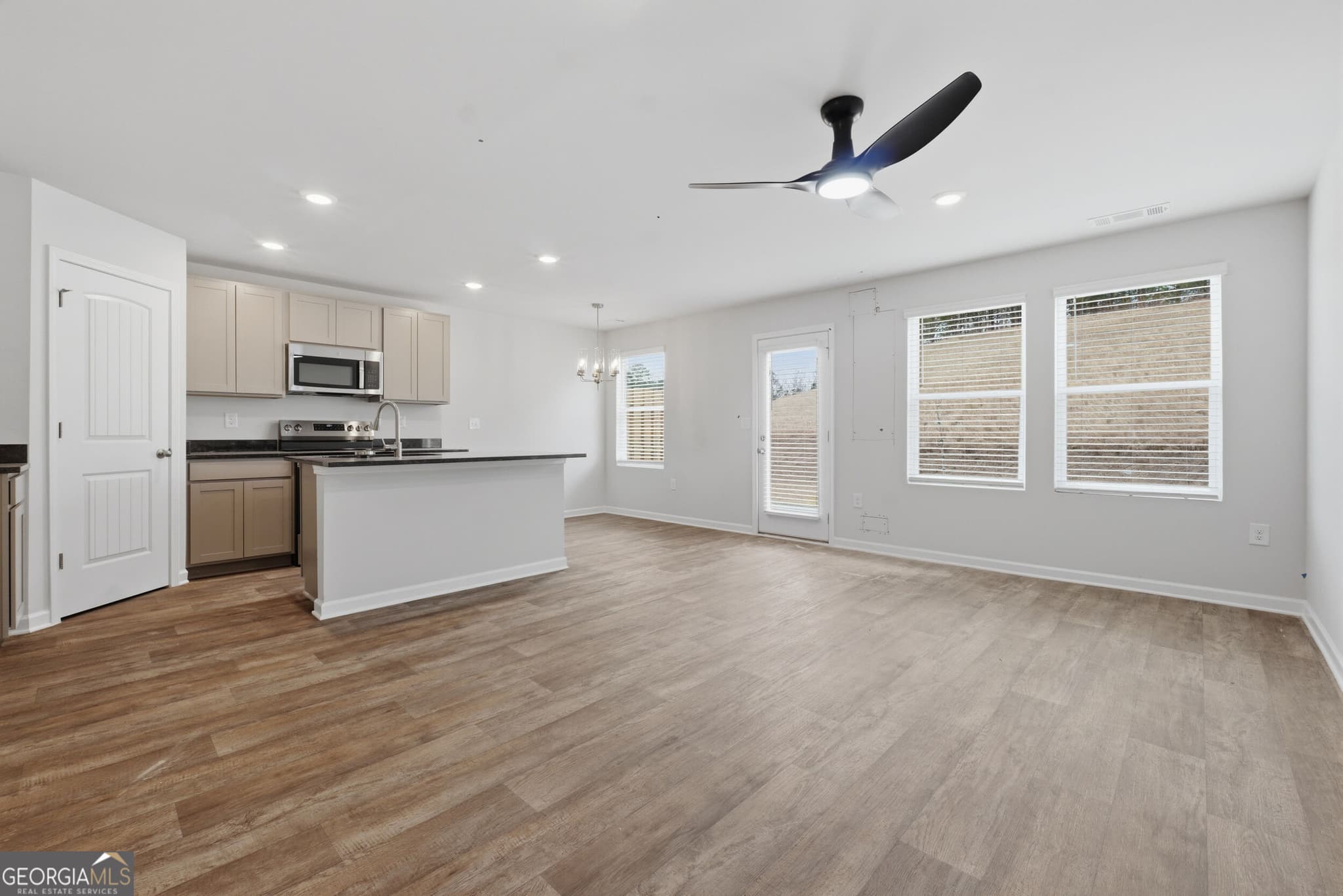 3 bedroom, 2.5 bathroom, 1,579 sq ft townhouse for sale at 232 Norchester Avenue, Hogansville, GA 30230 — photo 7