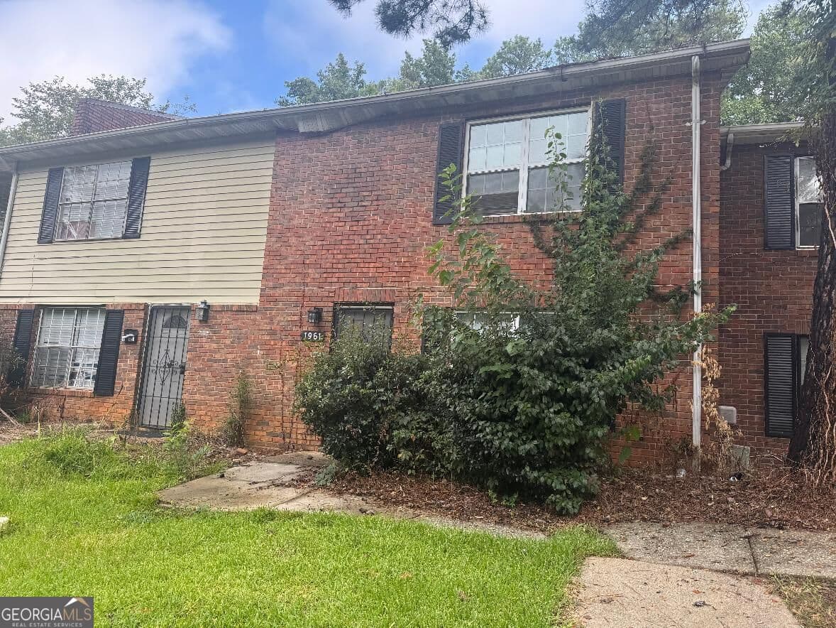 4 bedroom, 2 bathroom, 1,344 sq ft condominium for sale at 1961 Whitehall Forest Court, Atlanta, GA 30316 — photo 2