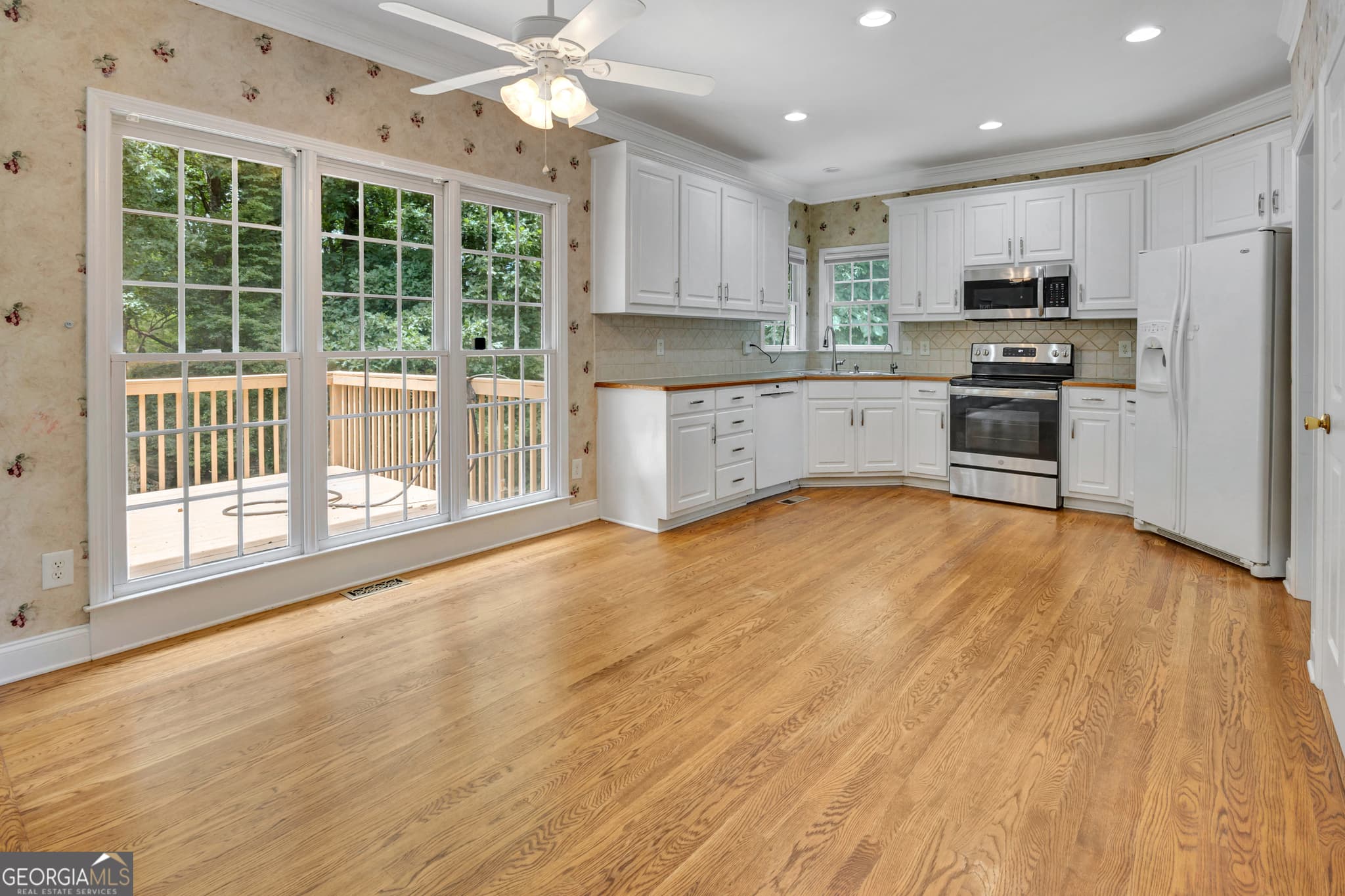 5 bedroom, 3.5 bathroom, 2,582 sq ft single family residence for sale at 1812 Cotton Lane, Loganville, GA 30052 — photo 9