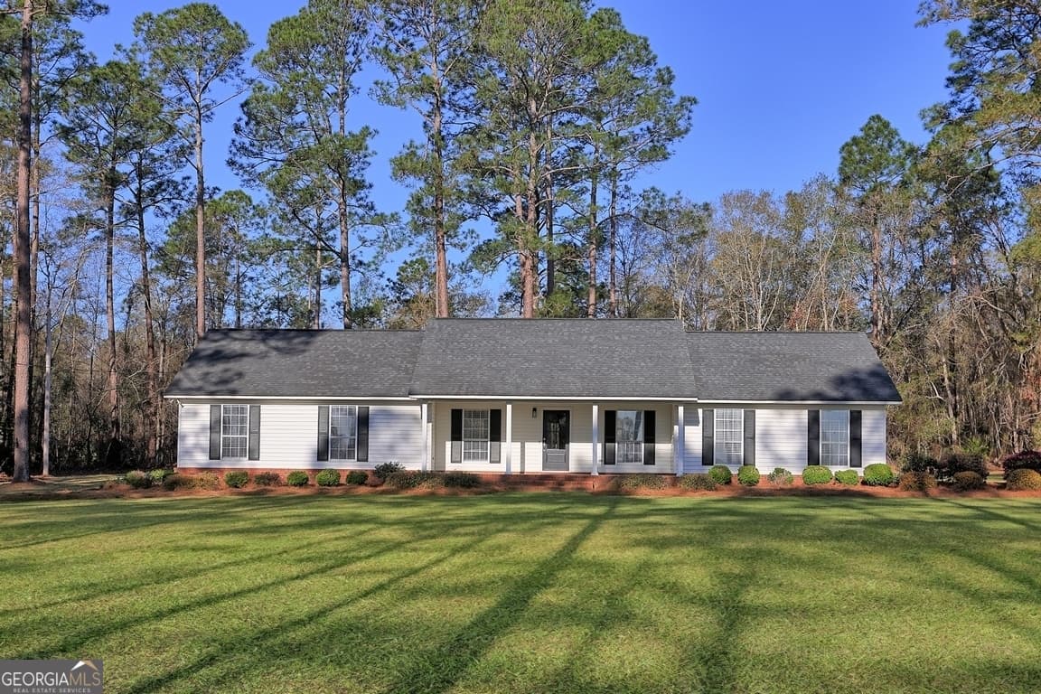 4 bedroom, 3.5 bathroom, 2,226 sq ft single family residence sold at 3193 B Old Groveland Road, Pembroke, GA 31321