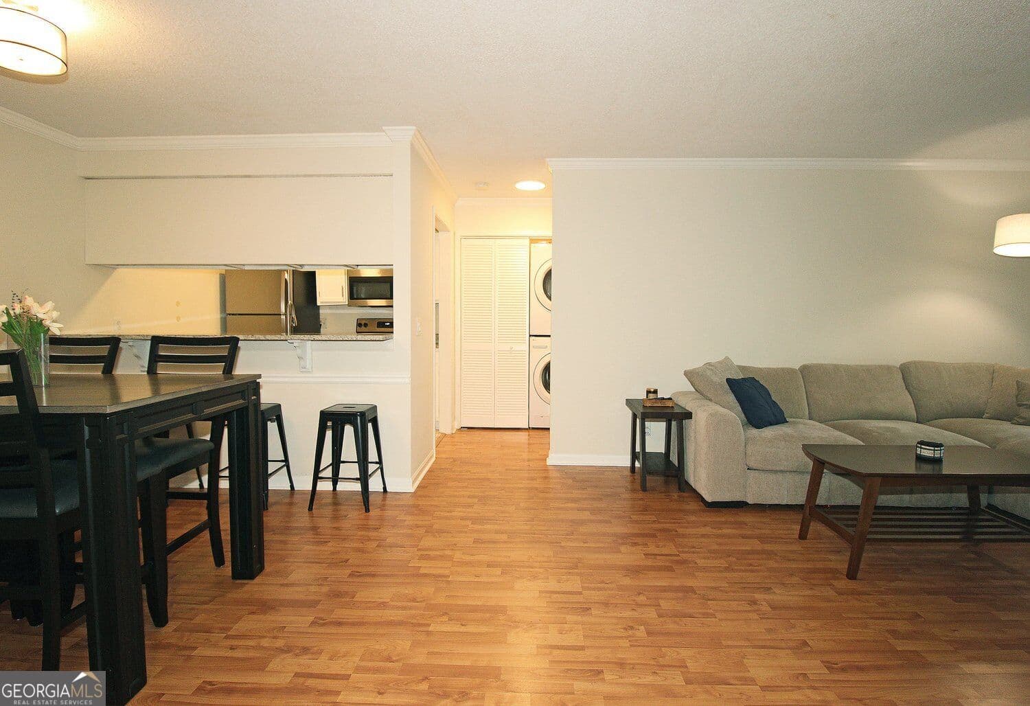 2 bedroom, 2 bathroom, 1,179 sq ft condominium for sale at 306 Barrington Hills Drive, Sandy Springs, GA 30350 — photo 3