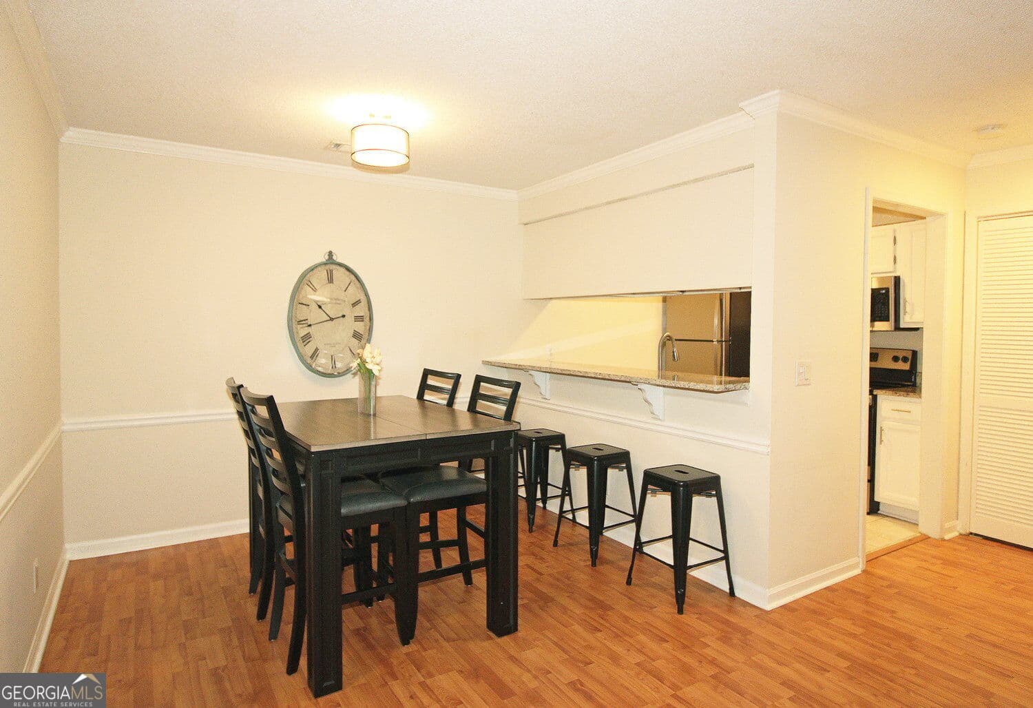 2 bedroom, 2 bathroom, 1,179 sq ft condominium for sale at 306 Barrington Hills Drive, Sandy Springs, GA 30350 — photo 4