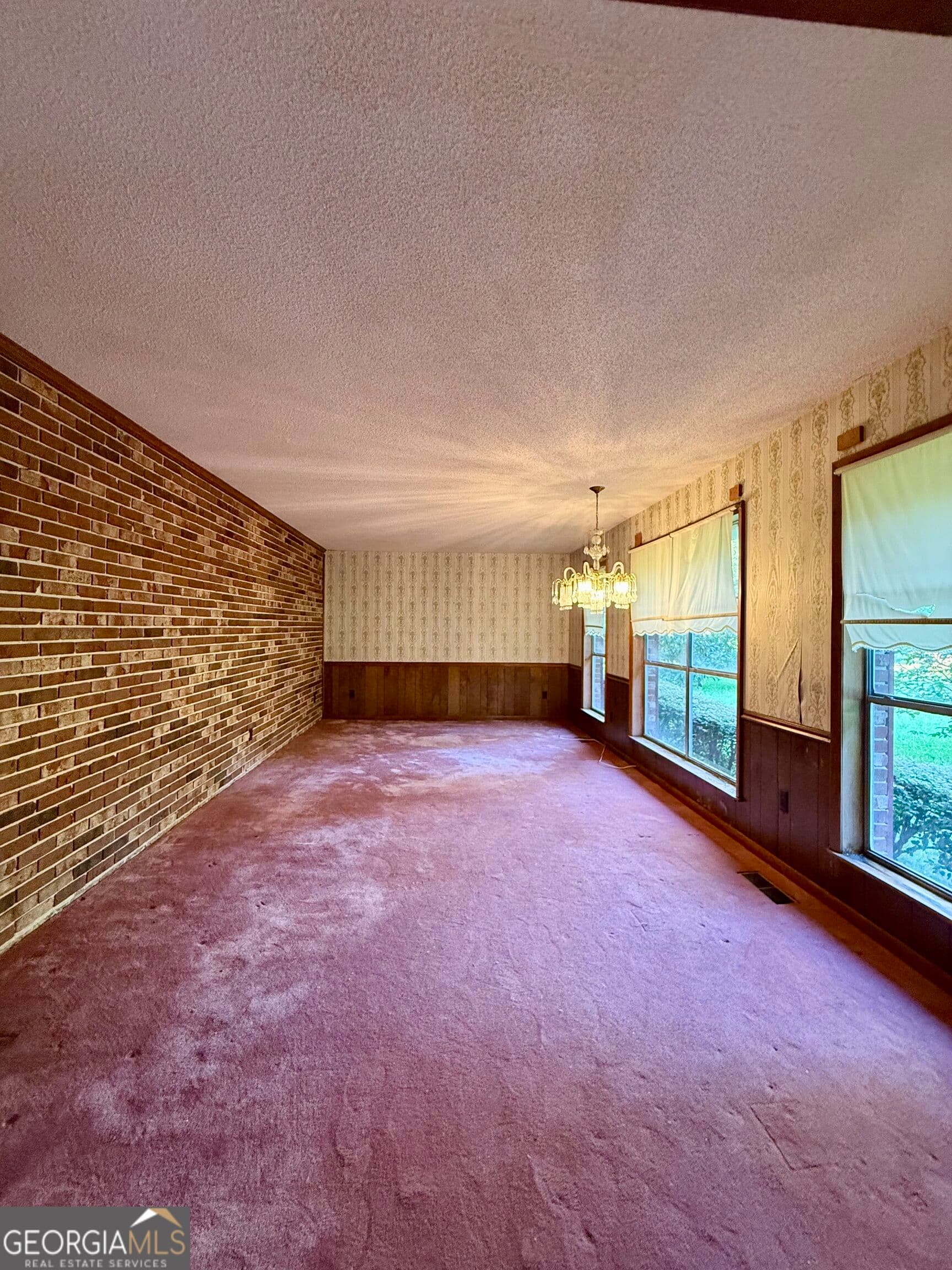 3 bedroom, 2 bathroom, 2,782 sq ft single family residence for sale at 910 W Ogeechee Street, Sylvania, GA 30467 — photo 3