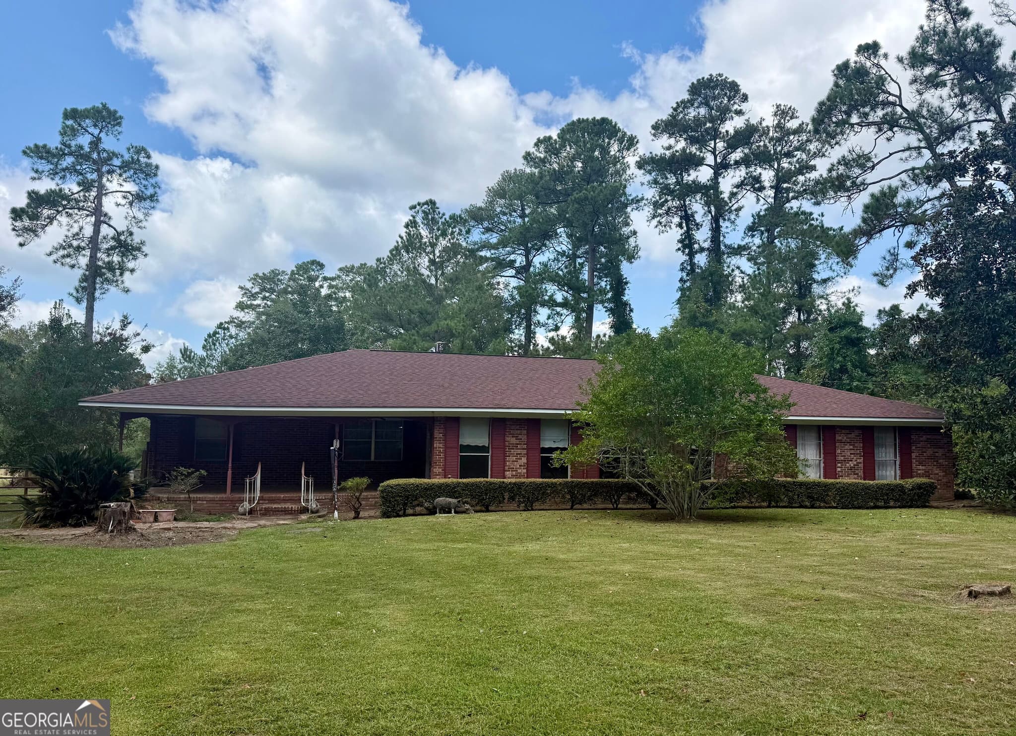 3 bedroom, 2 bathroom, 2,782 sq ft single family residence for sale at 910 W Ogeechee Street, Sylvania, GA 30467
