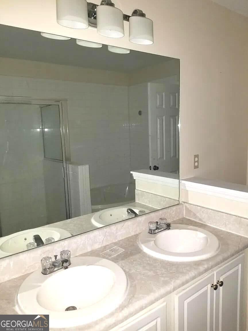 3 bedroom, 2.5 bathroom, 1,418 sq ft townhouse for sale at 7089 Biltmore Trace, Lithonia, GA 30038 — photo 2