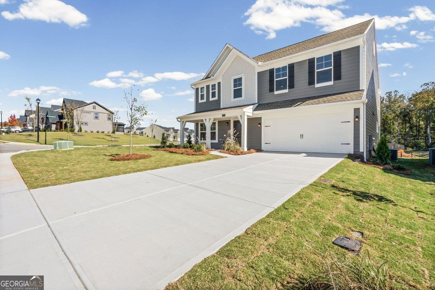 5 bedroom, 3 bathroom, 2,793 sq ft single family residence for sale at 785 Crystal Lake Parkway, Hoschton, GA 30548 — photo 5