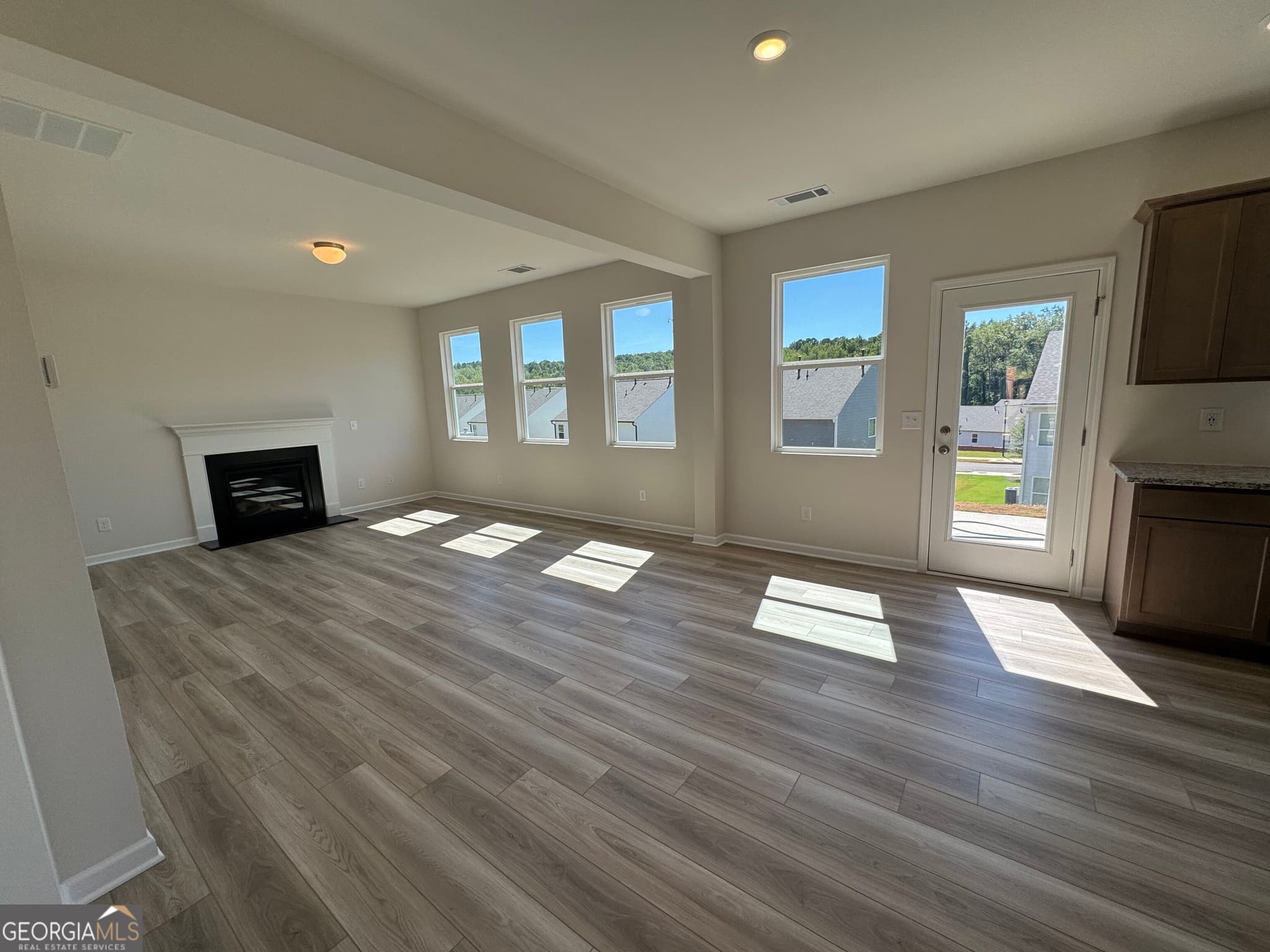 4 bedroom, 2.5 bathroom, 1,714 sq ft single family residence for sale at 357 Bloomfield Circle, Canton, GA 30114 — photo 5