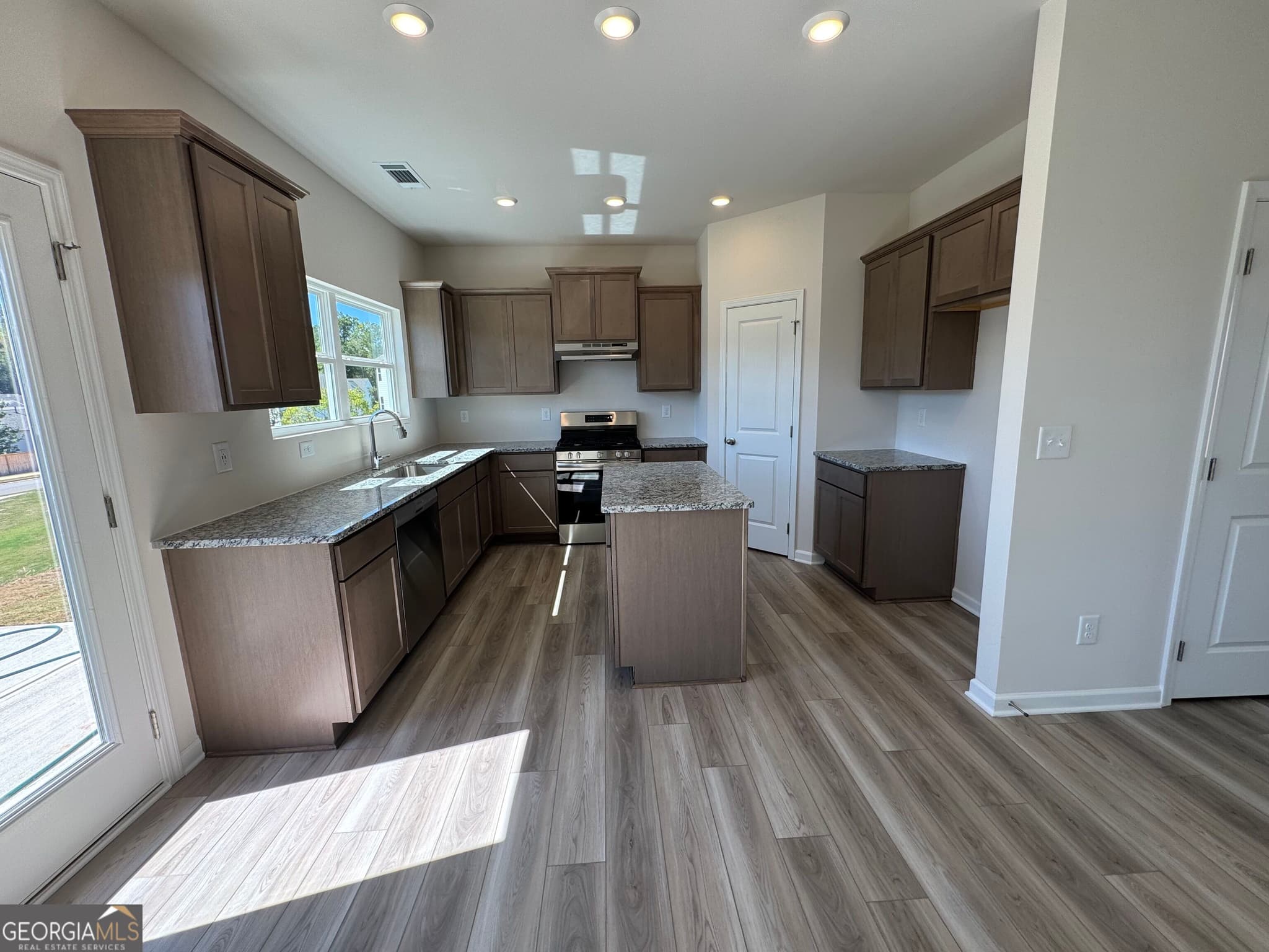 4 bedroom, 2.5 bathroom, 1,714 sq ft single family residence for sale at 357 Bloomfield Circle, Canton, GA 30114 — photo 4