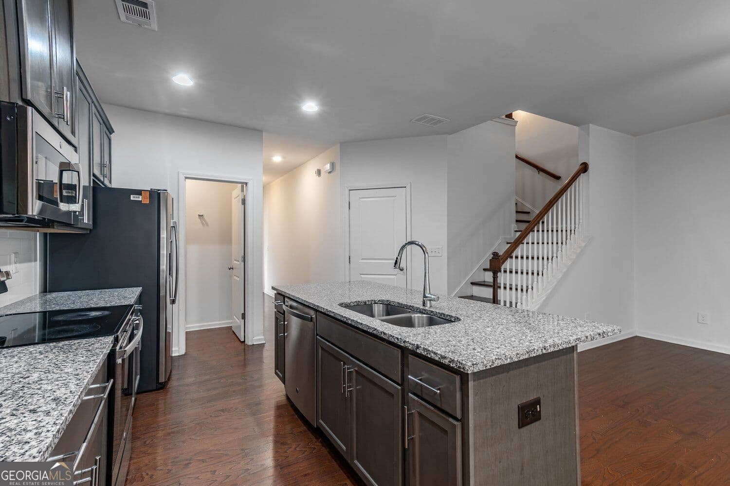 3 bedroom, 2.5 bathroom, 1,712 sq ft townhouse for rent at 5272 Mill Way, Stone Mountain, GA 30083 for $2,100 a month — photo 7