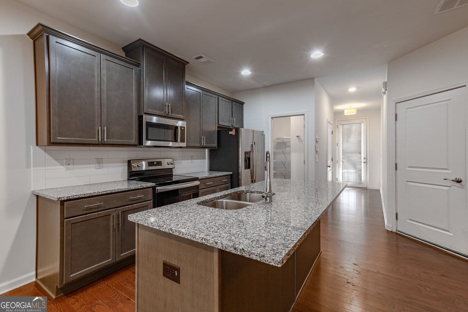 3 bedroom, 2.5 bathroom, 1,712 sq ft townhouse for rent at 5272 Mill Way, Stone Mountain, GA 30083 for $2,100 a month — photo 3