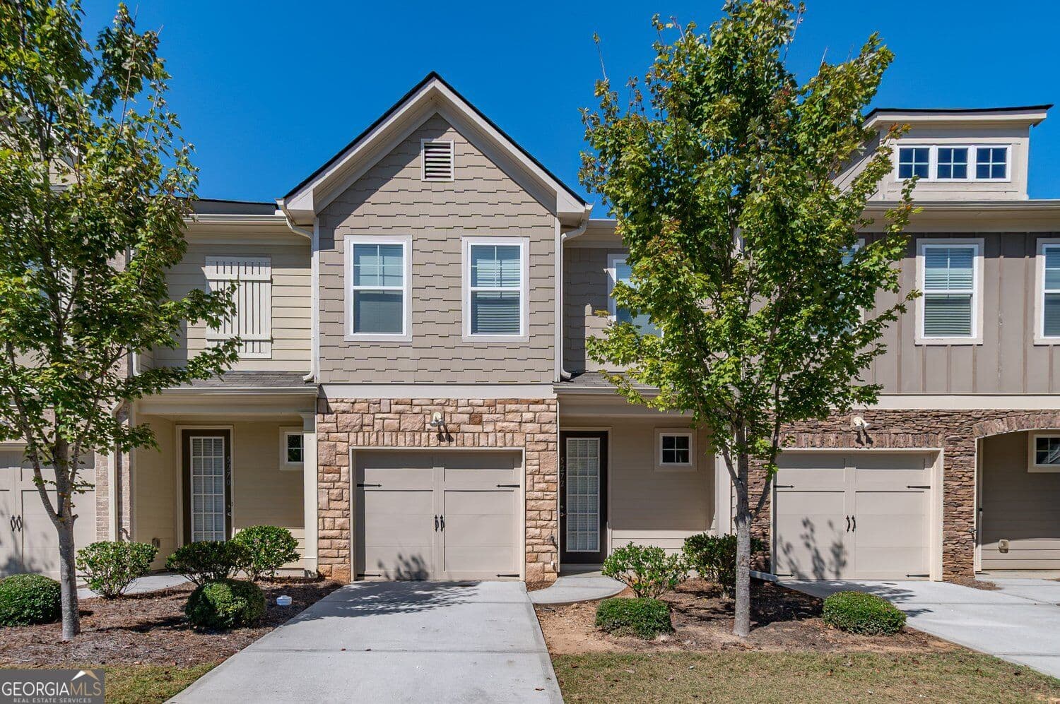 3 bedroom, 2.5 bathroom, 1,712 sq ft townhouse for rent at 5272 Mill Way, Stone Mountain, GA 30083 for $2,100 a month — photo 1 of 34
