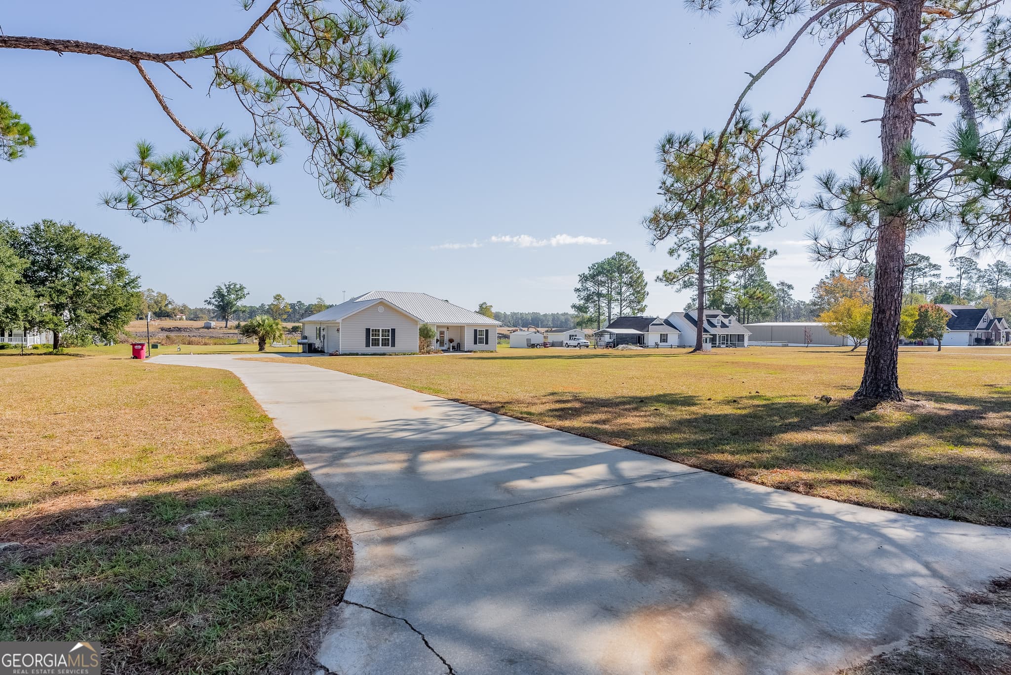 3 bedroom, 2 bathroom, 1,994 sq ft single family residence for sale at 6664 Southside Drive, Blackshear, GA 31516 — photo 2