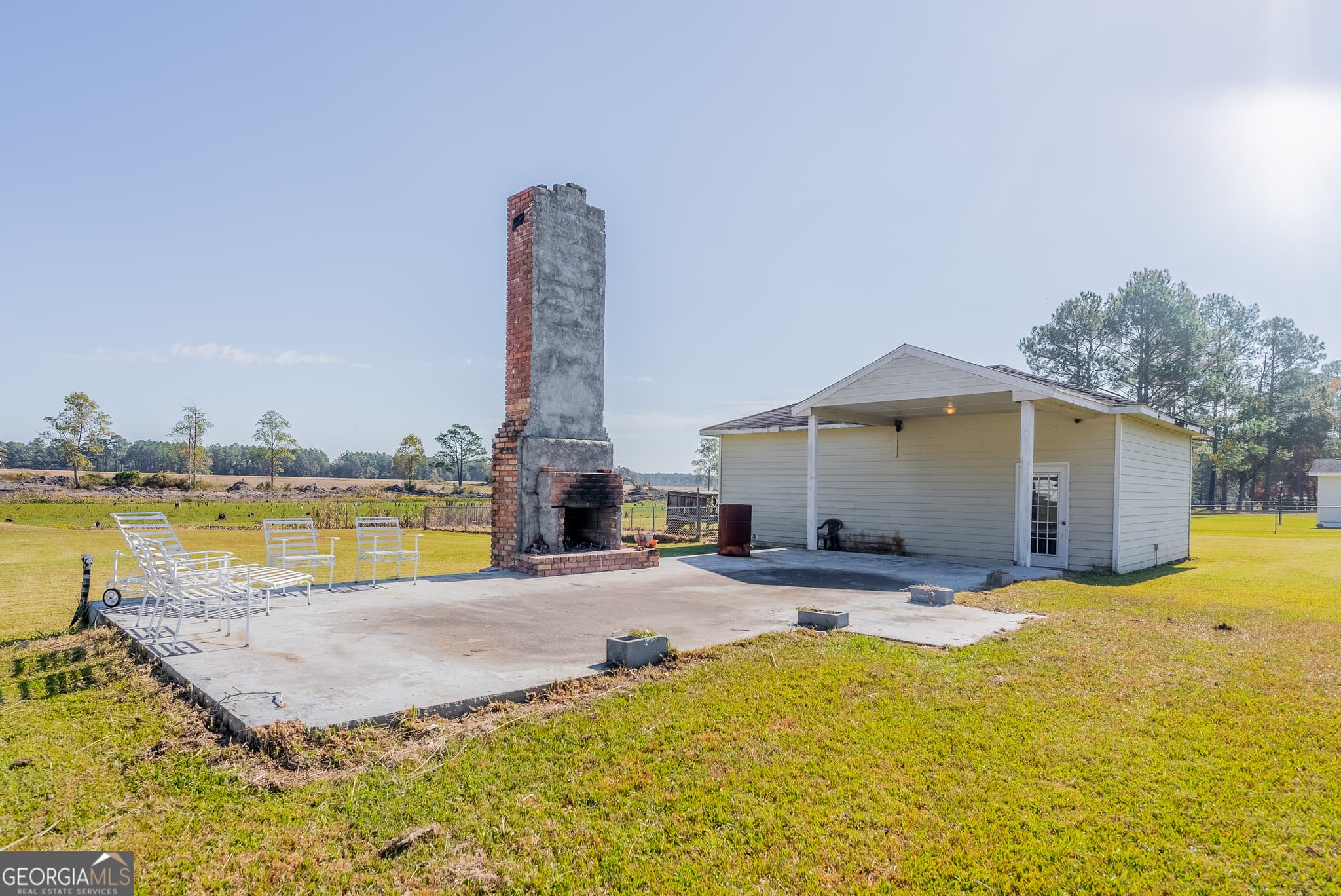 3 bedroom, 2 bathroom, 1,994 sq ft single family residence for sale at 6664 Southside Drive, Blackshear, GA 31516 — photo 7