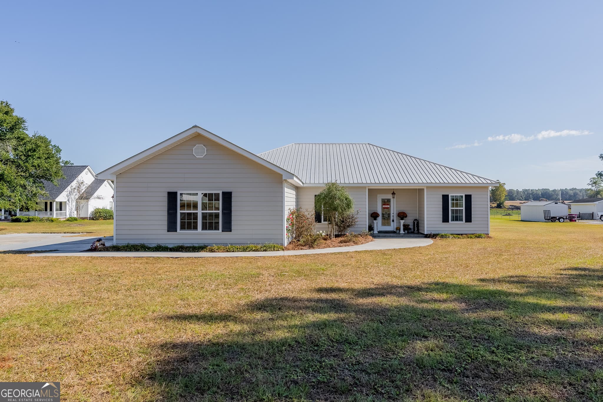 3 bedroom, 2 bathroom, 1,994 sq ft single family residence for sale at 6664 Southside Drive, Blackshear, GA 31516