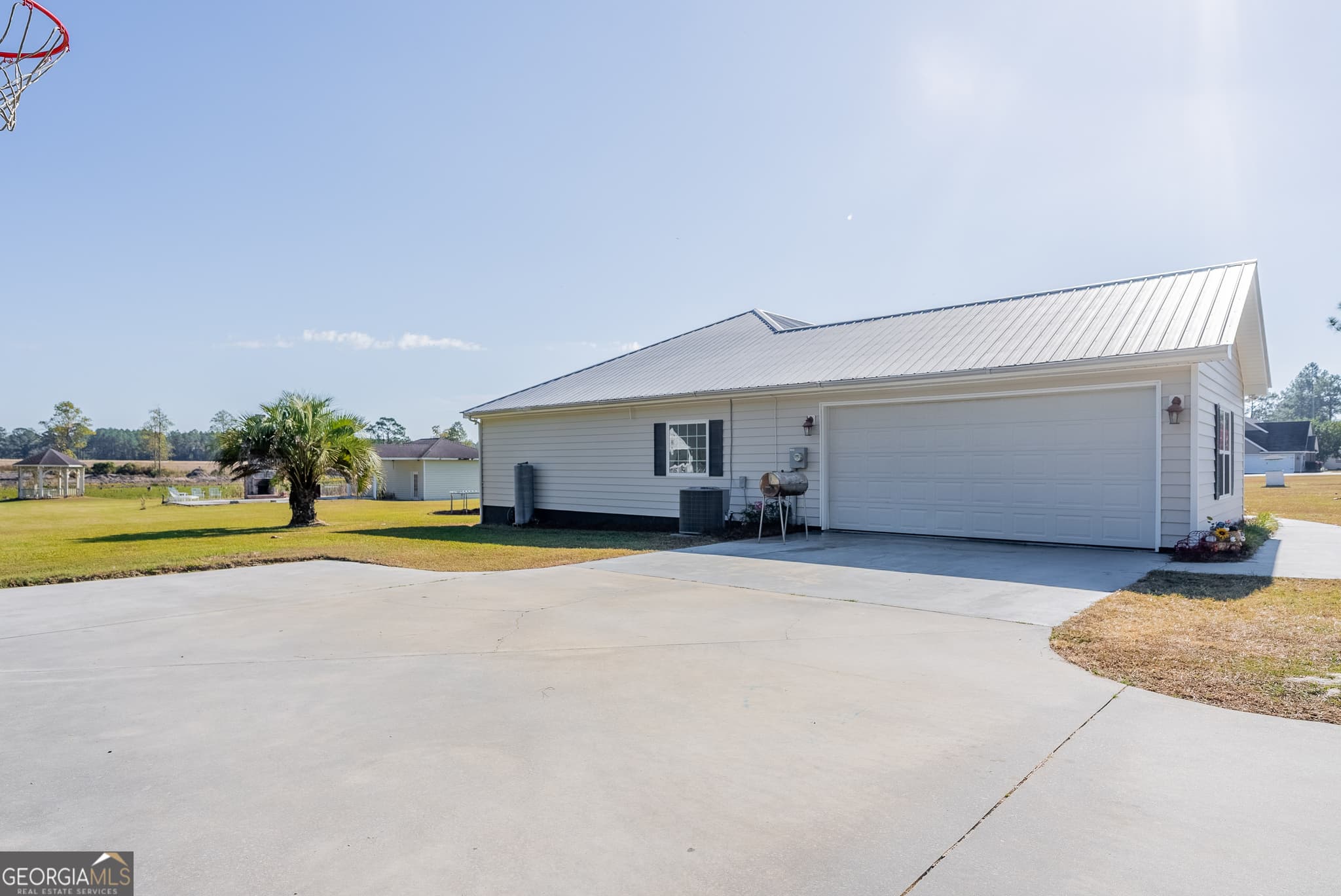 3 bedroom, 2 bathroom, 1,994 sq ft single family residence for sale at 6664 Southside Drive, Blackshear, GA 31516 — photo 4