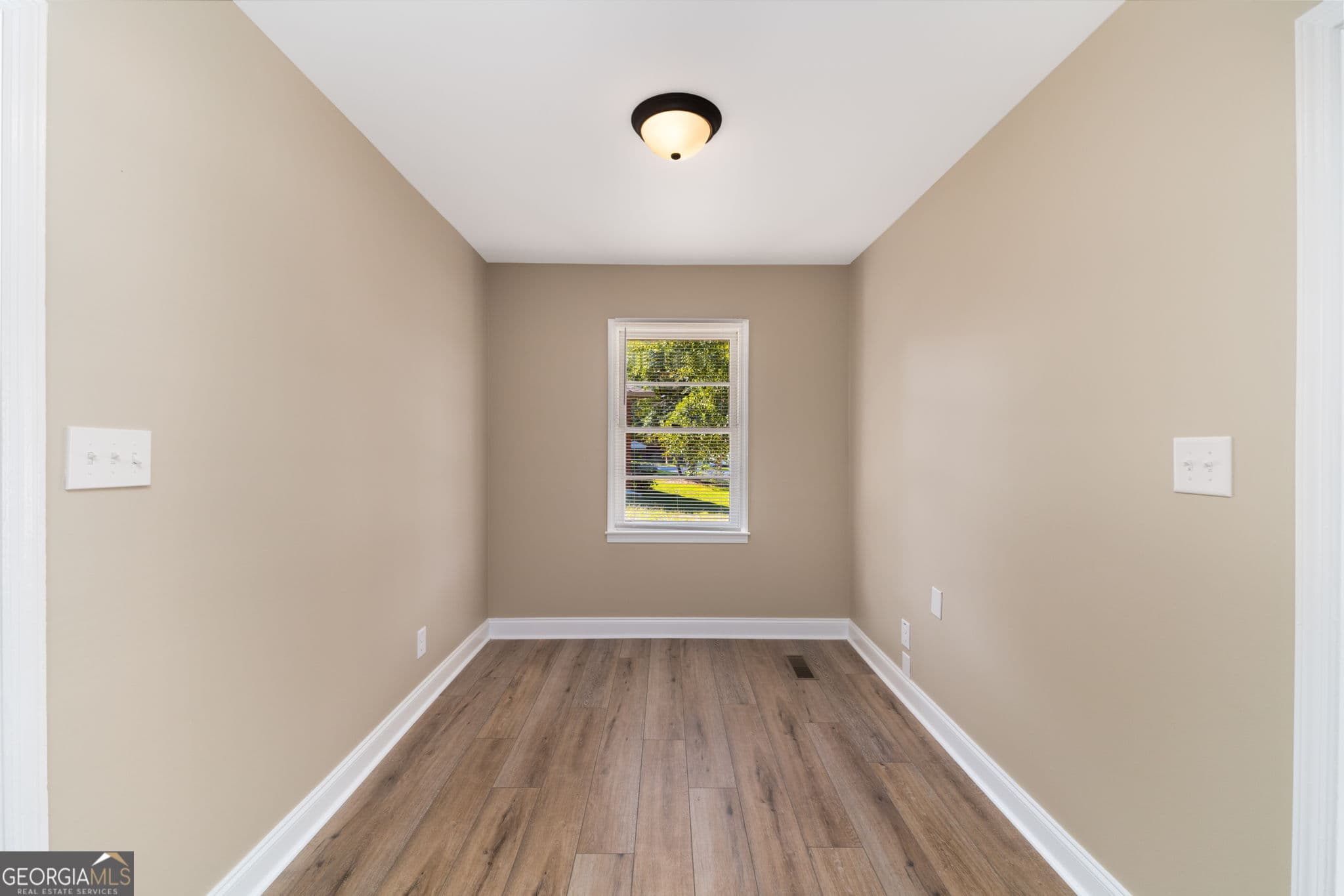 3 bedroom, 2 bathroom, 1,792 sq ft single family residence for sale at 2609 Tredway Drive, Macon, GA 31211 — photo 2