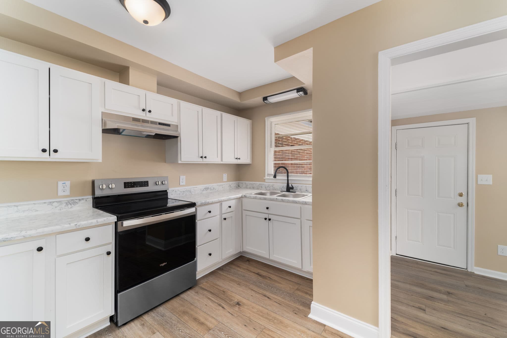 3 bedroom, 2 bathroom, 1,792 sq ft single family residence for sale at 2609 Tredway Drive, Macon, GA 31211 — photo 7
