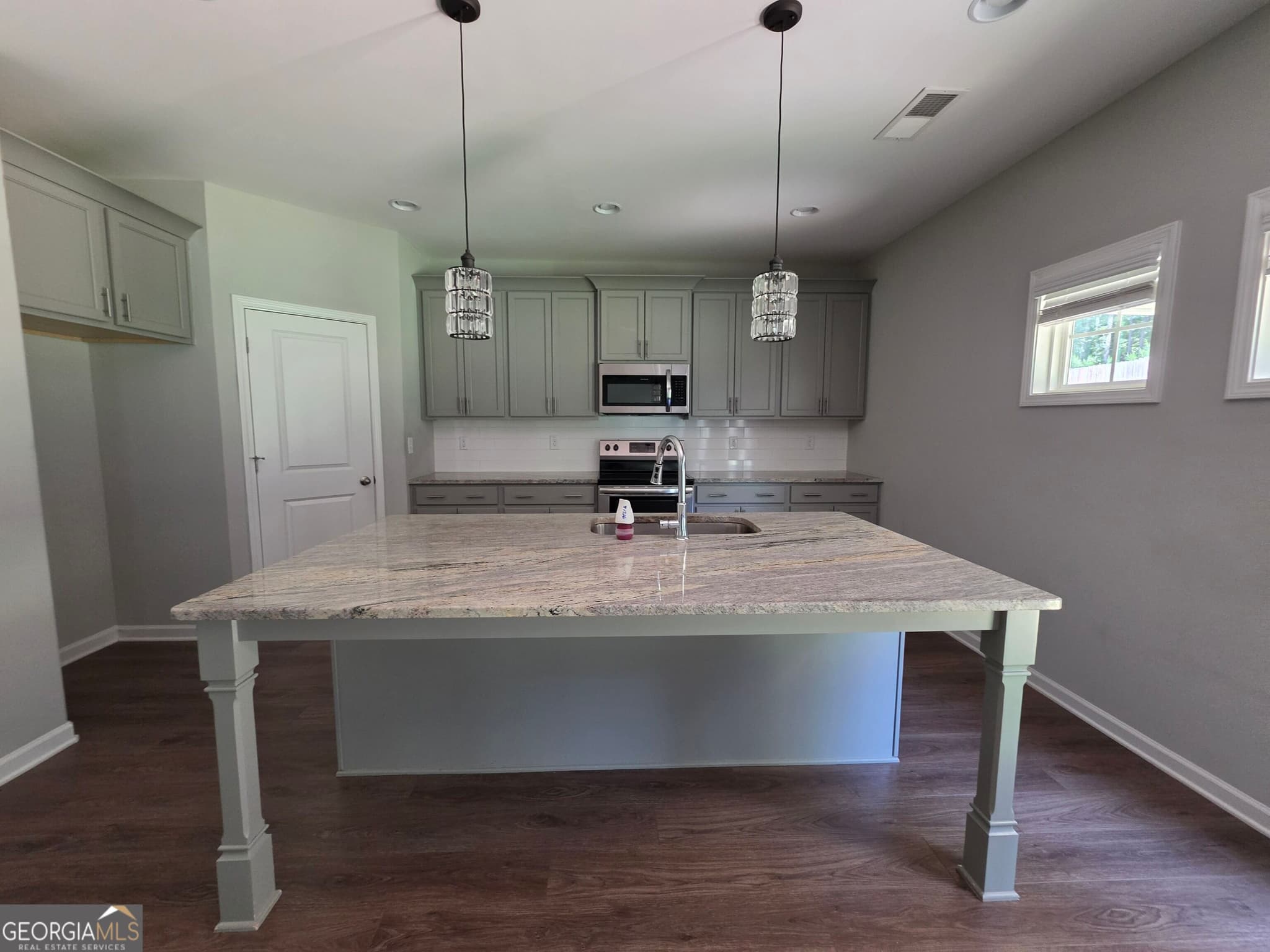 6 bedroom, 3.5 bathroom, 3,183 sq ft single family residence for sale at 208 N Davis Road, Lagrange, GA 30241 — photo 8