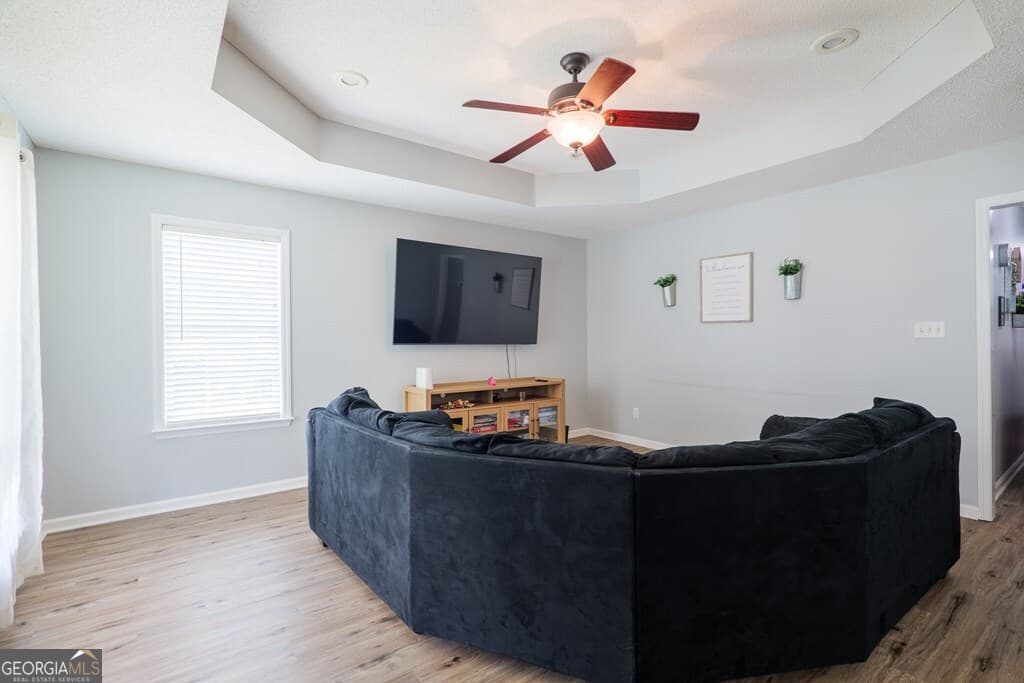 3 bedroom, 2 bathroom single family residence for sale at 212 Hilltop Circle, Valdosta, GA 31602 — photo 2