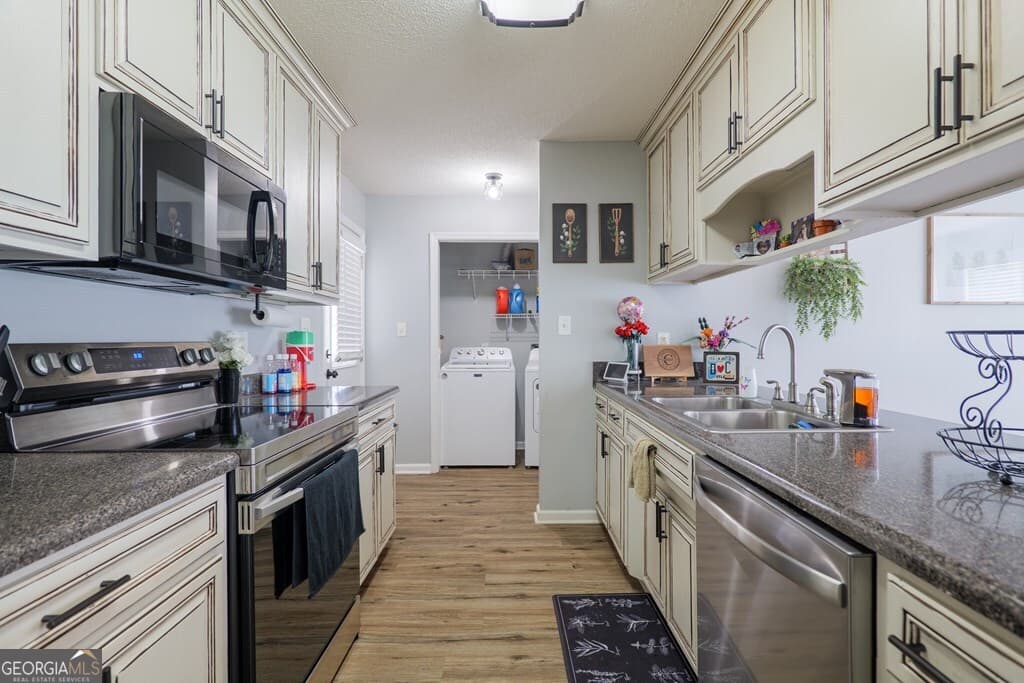 3 bedroom, 2 bathroom single family residence for sale at 212 Hilltop Circle, Valdosta, GA 31602 — photo 7