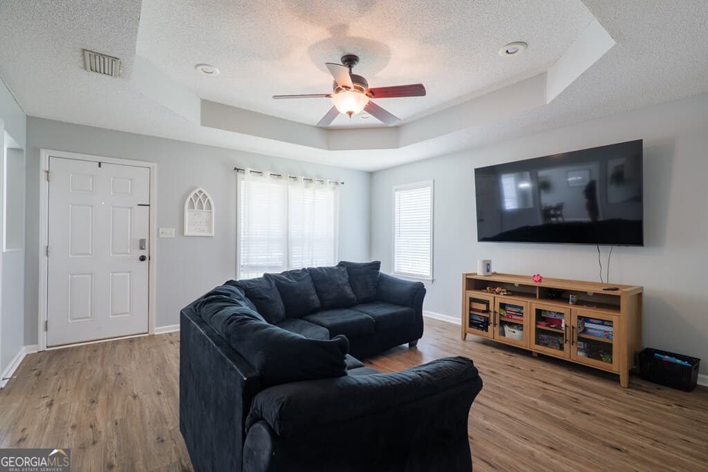 3 bedroom, 2 bathroom single family residence for sale at 212 Hilltop Circle, Valdosta, GA 31602 — photo 3
