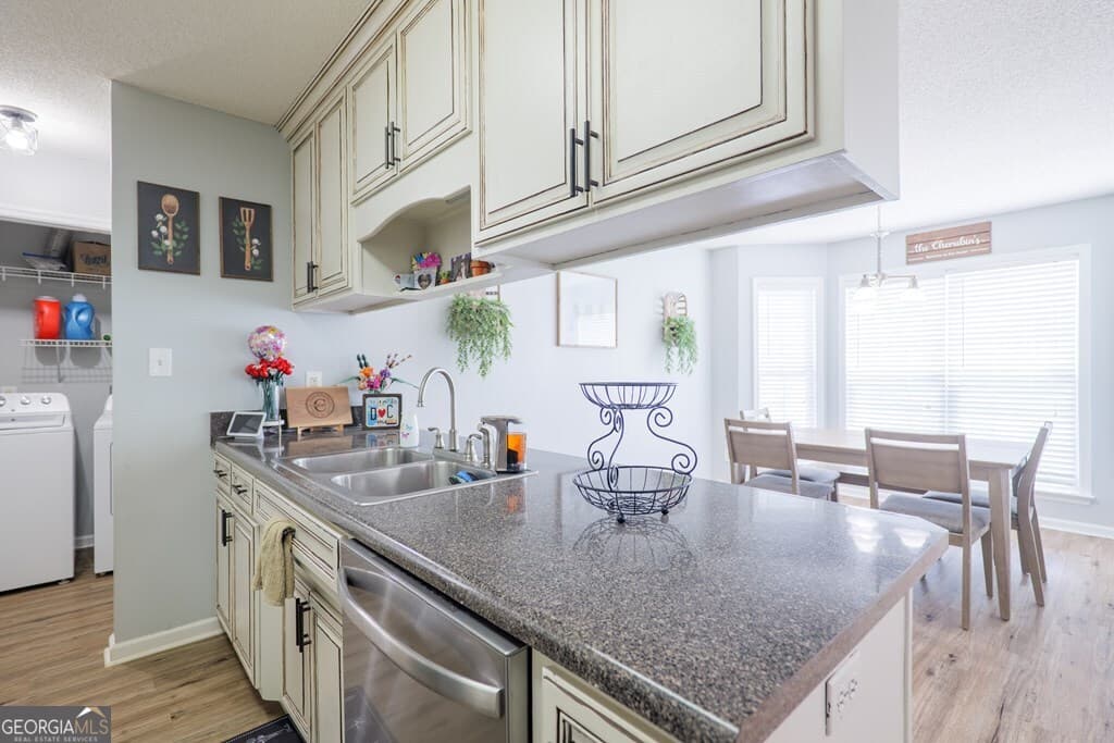 3 bedroom, 2 bathroom single family residence for sale at 212 Hilltop Circle, Valdosta, GA 31602 — photo 8