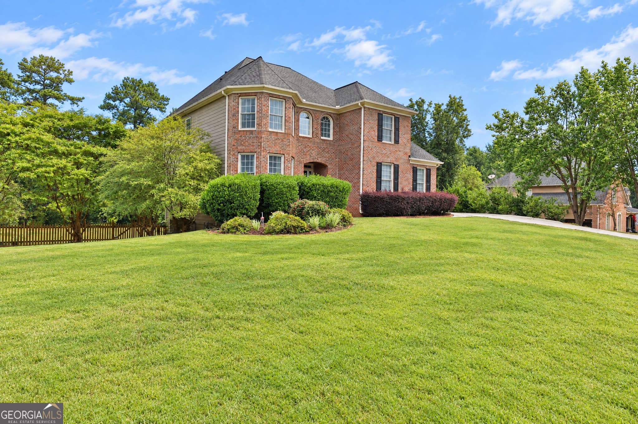 5 bedroom, 5 bathroom, 3,591 sq ft single family residence for sale at 100 Grouse Point, Fayetteville, GA 30215 — photo 4