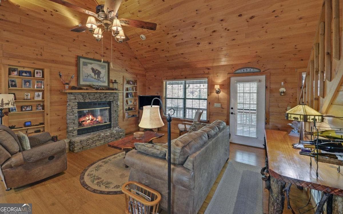 3 bedroom, 3 bathroom, 2,760 sq ft cabin,single family residence for sale at 380 Bear Foot Drive, Blue Ridge, GA 30513 — photo 7