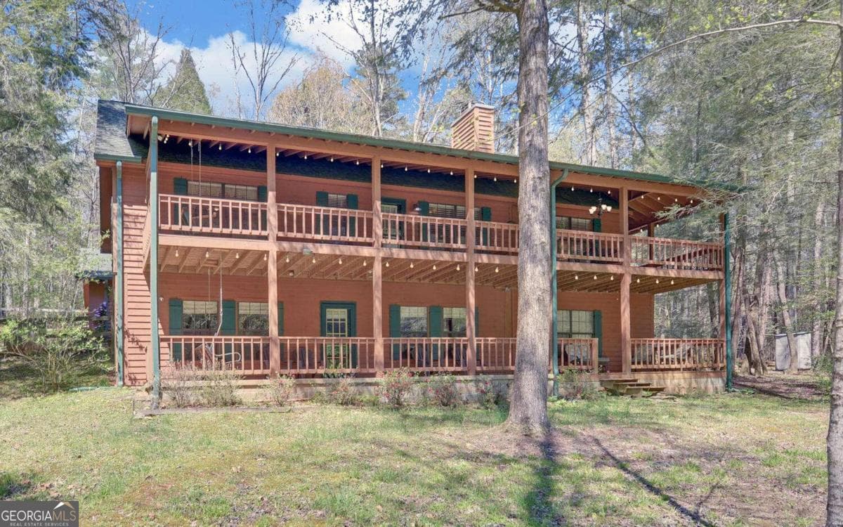 3 bedroom, 3 bathroom, 2,760 sq ft cabin,single family residence for sale at 380 Bear Foot Drive, Blue Ridge, GA 30513 — photo 1 of 48