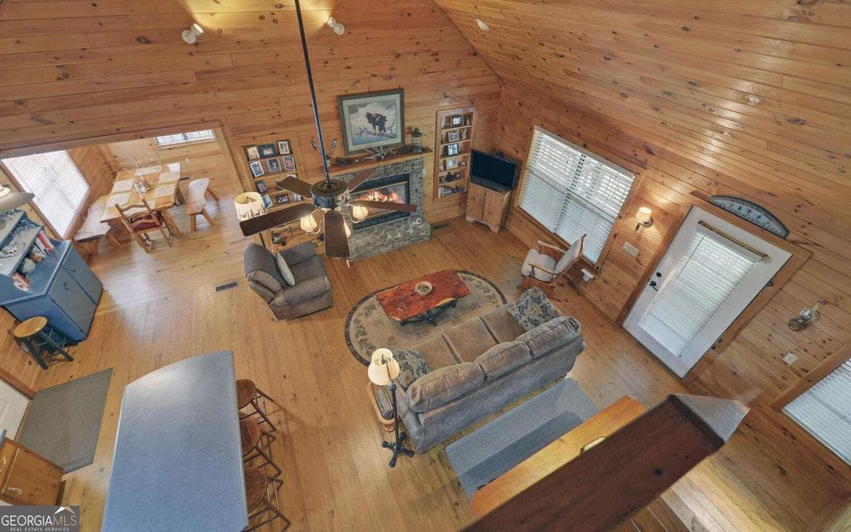 3 bedroom, 3 bathroom, 2,760 sq ft cabin,single family residence for sale at 380 Bear Foot Drive, Blue Ridge, GA 30513 — photo 9