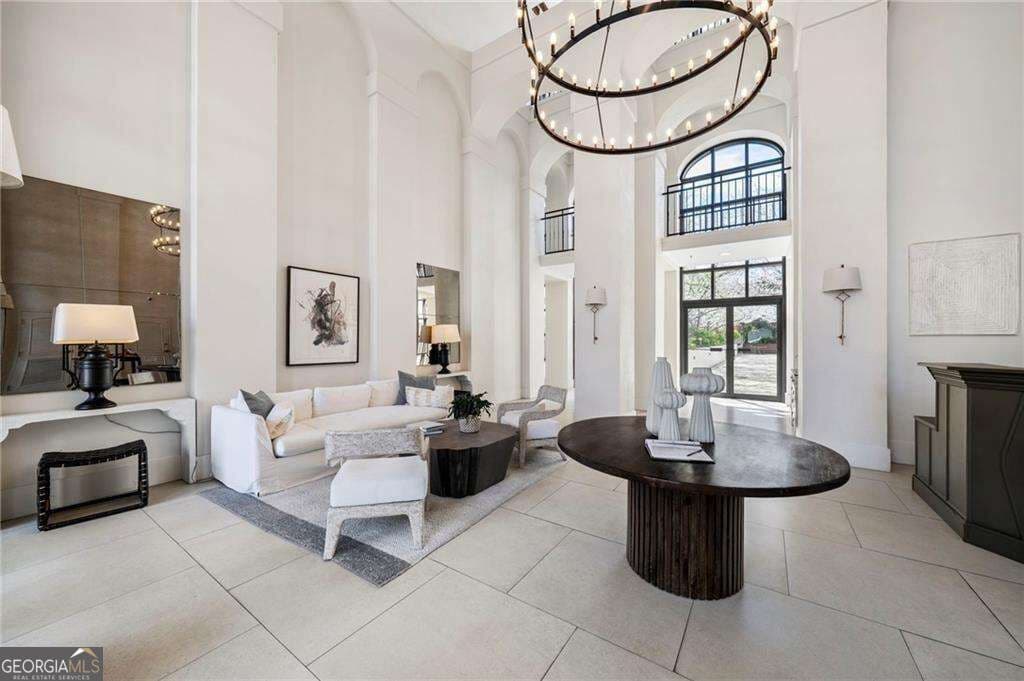 1 bedroom, 1 bathroom, 800 sq ft condominium for sale at 3101 Howell Mill Road 122, Atlanta, GA 30327 — photo 4