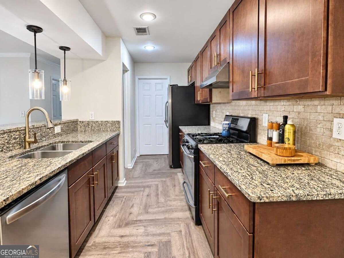 2 bedroom, 2 bathroom condominium for sale at 1538 Chantilly Drive 212, Atlanta, GA 30324 — photo 3