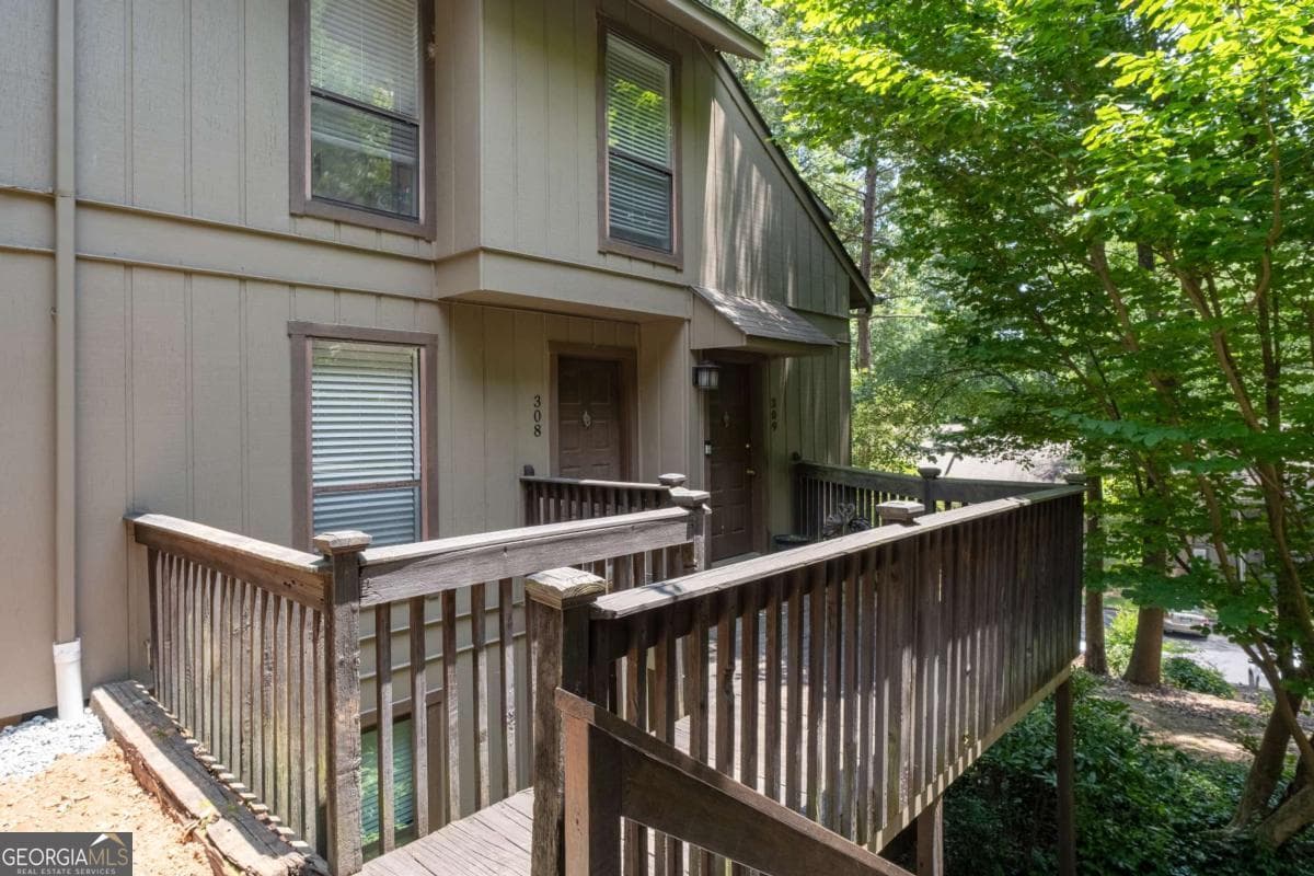 2 bedroom, 1 bathroom, 1,072 sq ft condominium for sale at 308 CUMBERLAND Court, Smyrna, GA 30080 — photo 2