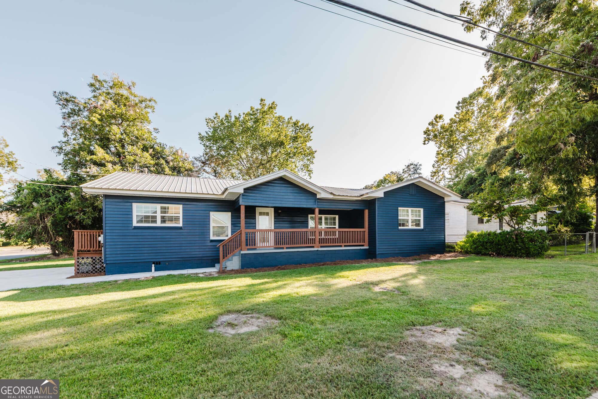 4 bedroom, 2 bathroom, 1,808 sq ft single family residence under contract at 69 Liberty Street, Hawkinsville, GA 31036 — photo 2