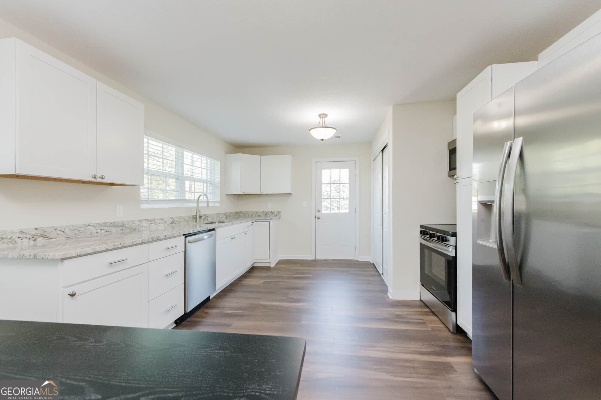 4 bedroom, 2 bathroom, 1,808 sq ft single family residence under contract at 69 Liberty Street, Hawkinsville, GA 31036 — photo 6
