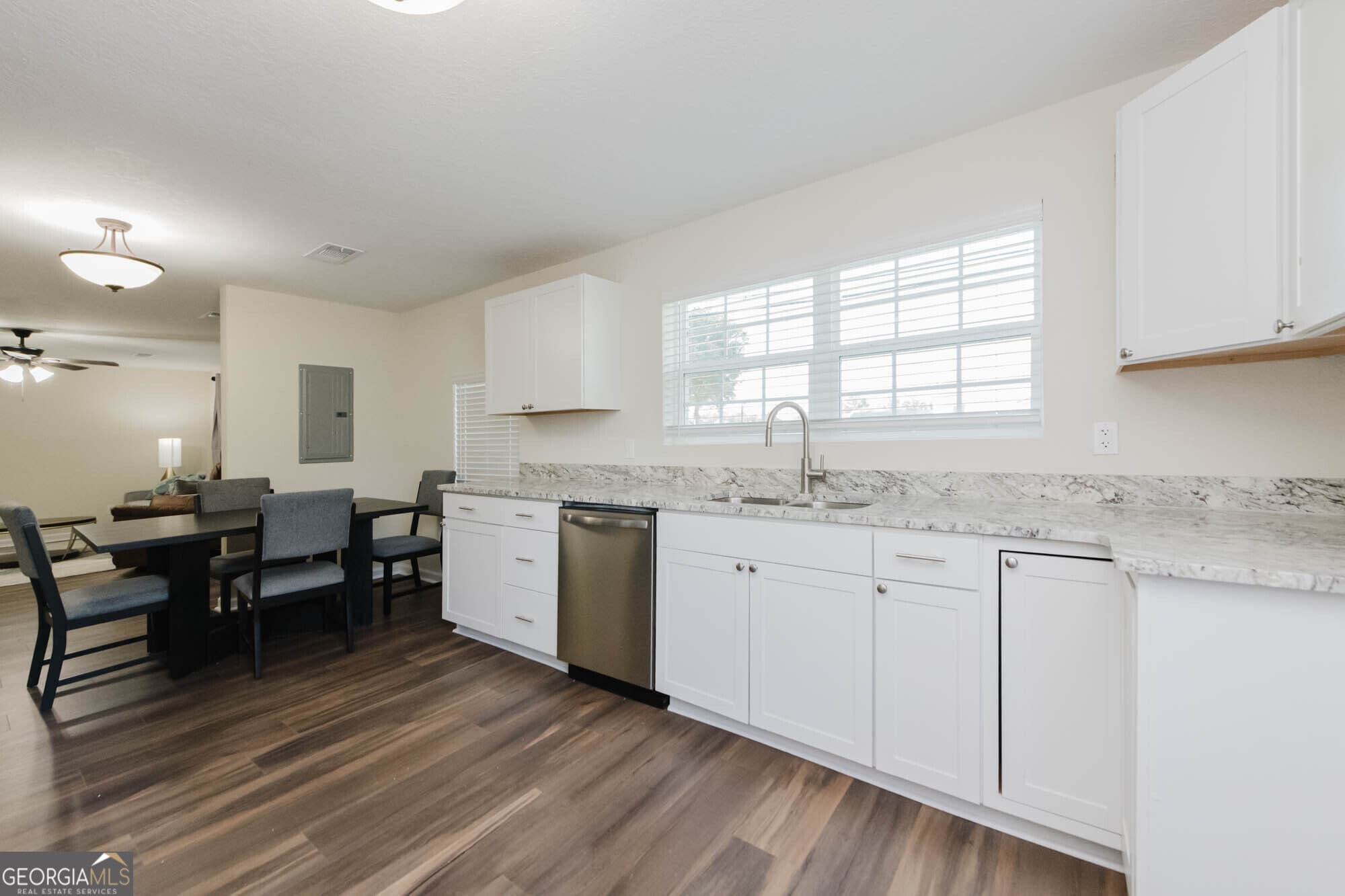 4 bedroom, 2 bathroom, 1,808 sq ft single family residence under contract at 69 Liberty Street, Hawkinsville, GA 31036 — photo 5