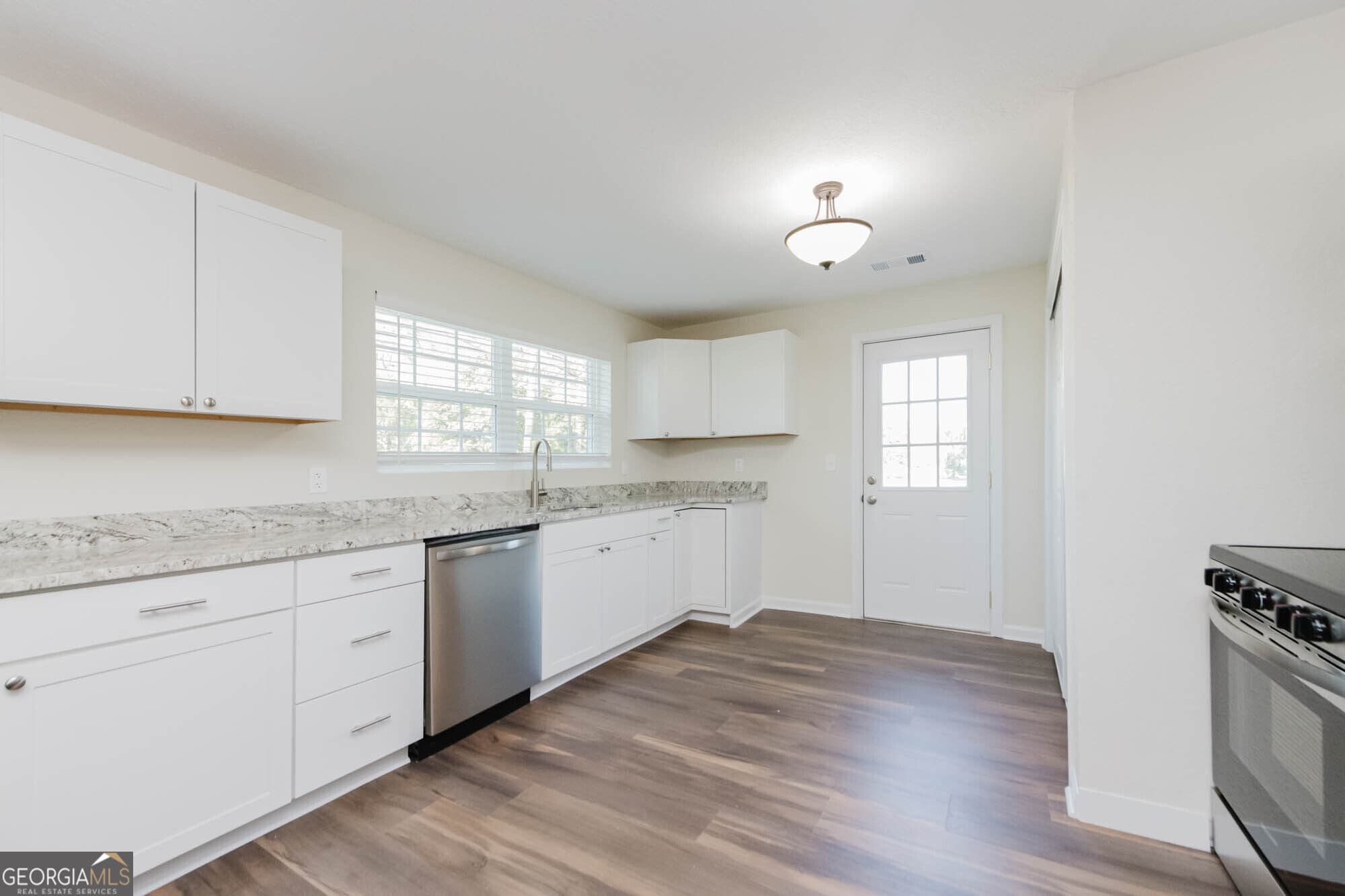 4 bedroom, 2 bathroom, 1,808 sq ft single family residence under contract at 69 Liberty Street, Hawkinsville, GA 31036 — photo 4