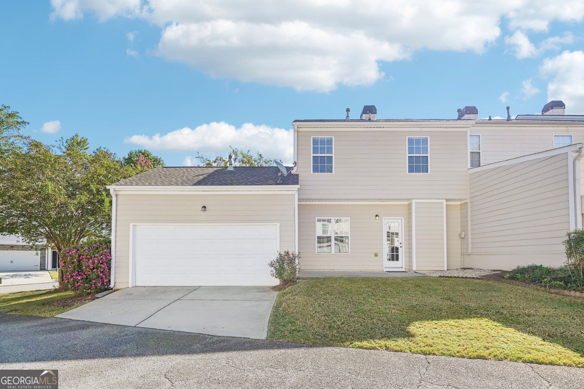 2 bedroom, 2.5 bathroom, 1,452 sq ft townhouse for sale at 78 Corbel Way, Newnan, GA 30265 — photo 2