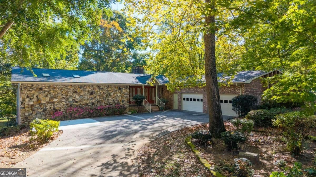 4 bedroom, 4 bathroom, 5,814 sq ft single family residence for sale at 135 Windsor Drive, Calhoun, GA 30701 — photo 2