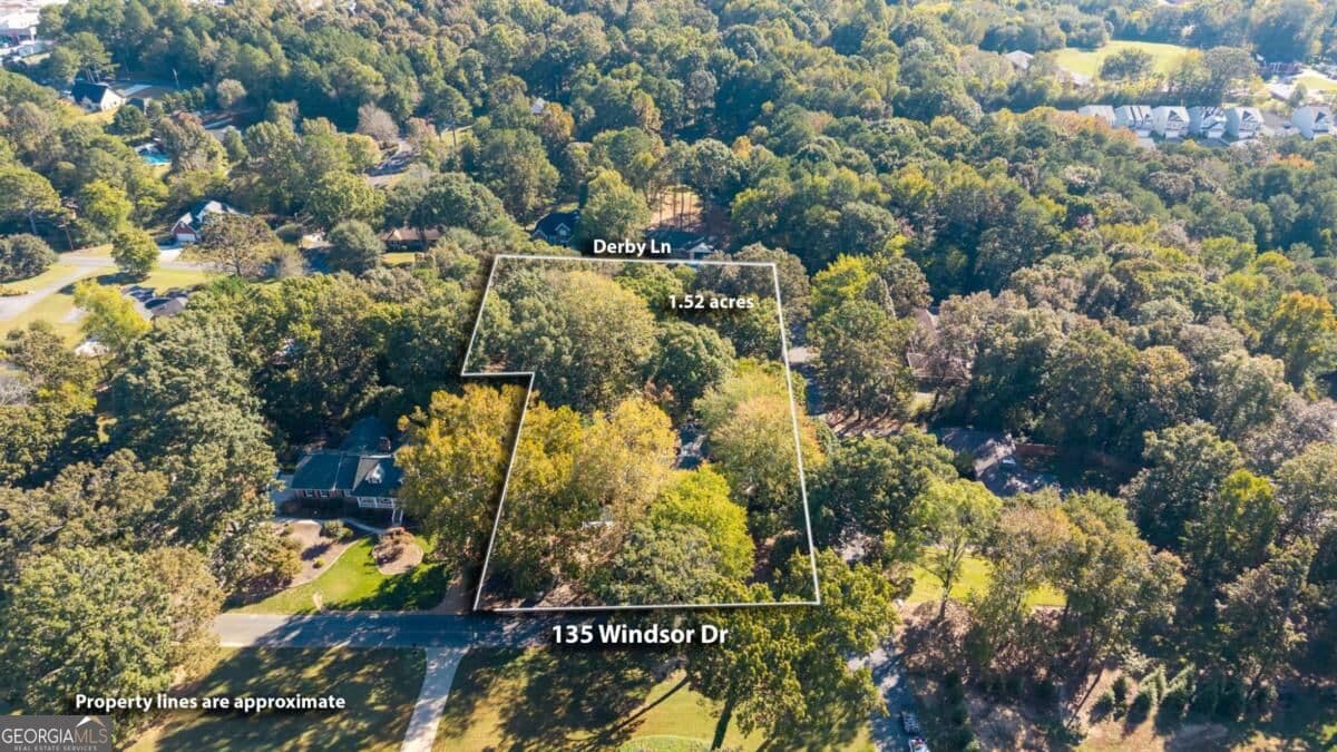 4 bedroom, 4 bathroom, 5,814 sq ft single family residence for sale at 135 Windsor Drive, Calhoun, GA 30701 — photo 3