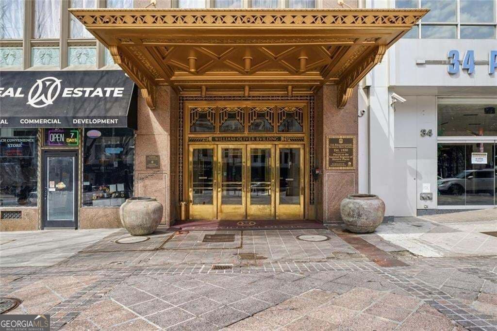 1 bedroom, 1 bathroom, 465 sq ft condominium for sale at 32 Peachtree Street 1102, Atlanta, GA 30303