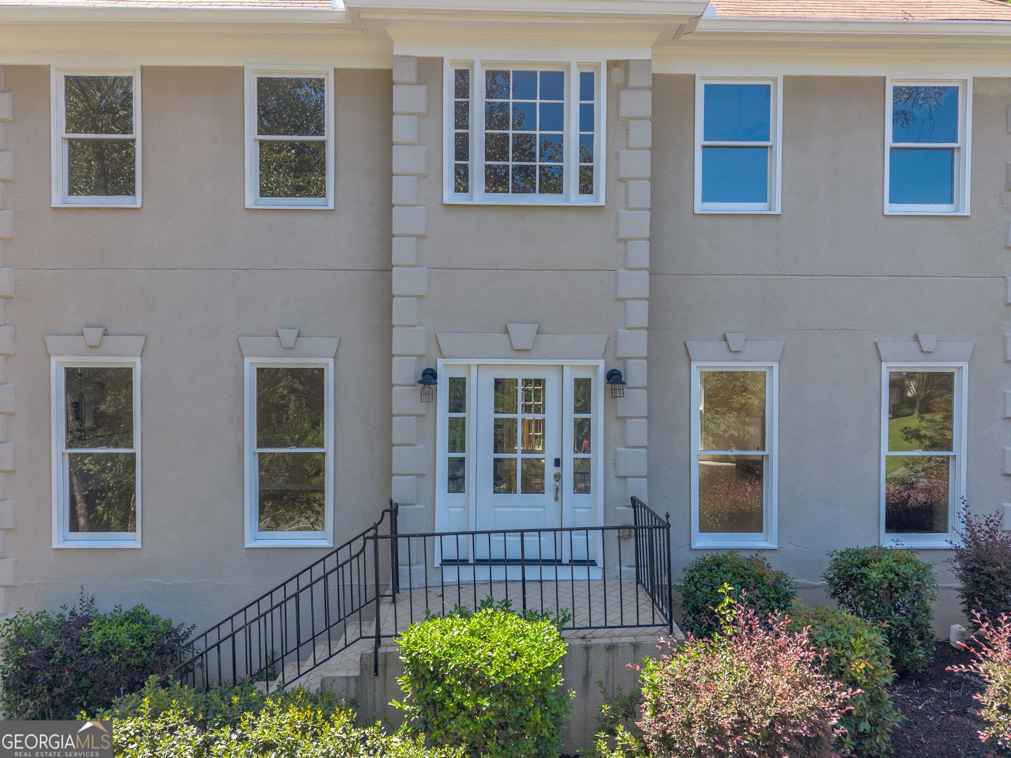 4 bedroom, 3.5 bathroom, 3,737 sq ft single family residence for sale at 3601 NE Hampstead Lane, Roswell, GA 30075 — photo 2