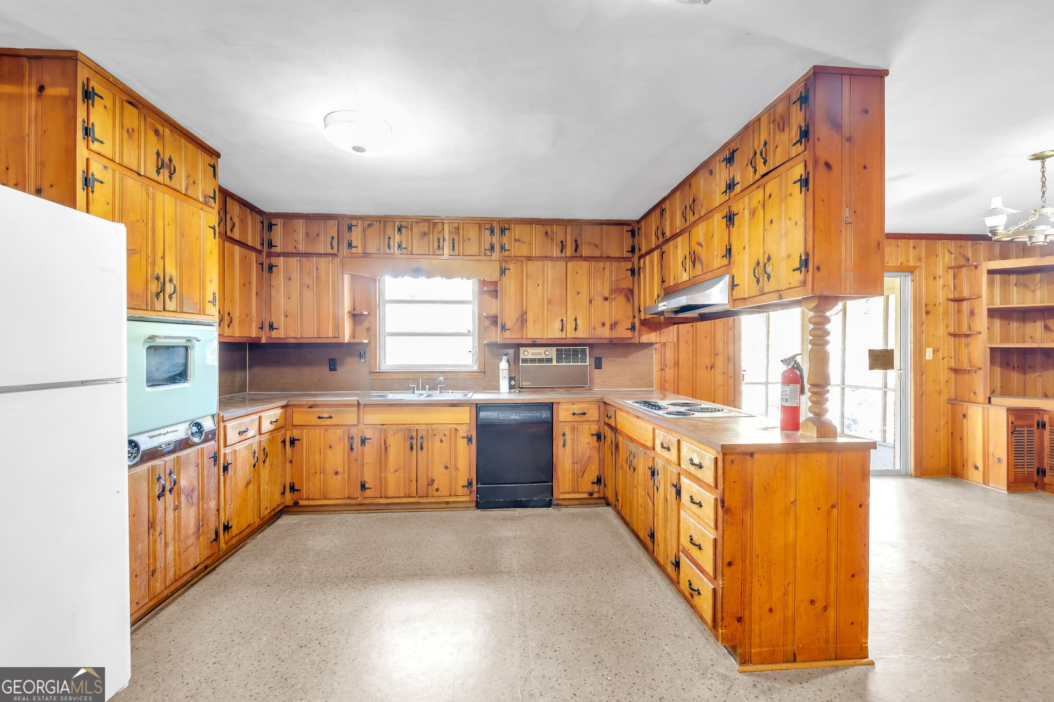 3 bedroom, 2 bathroom, 1,574 sq ft single family residence for sale at 2425 Melinda Court, Atlanta, GA 30345 — photo 6